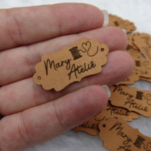 Etiqueta Personalizada Material Sintético Moldura Trabalhada