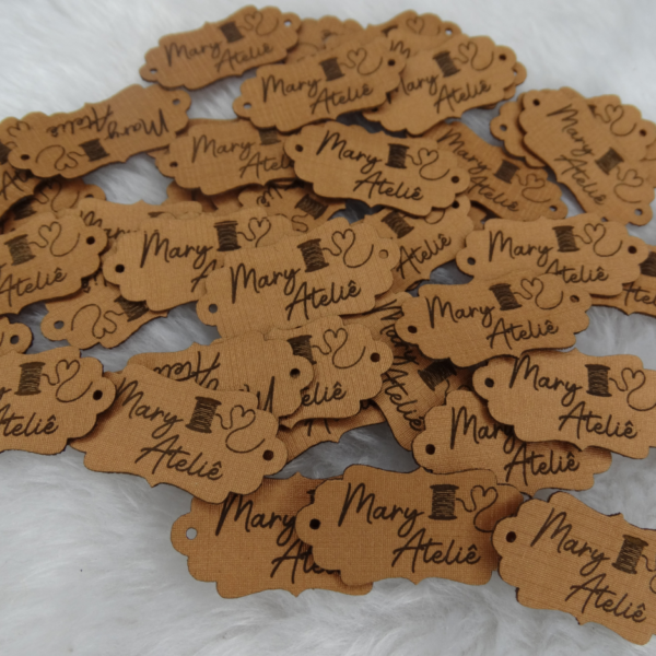 Etiqueta Personalizada Material Sintético Moldura Trabalhada - Image 2